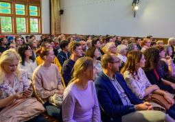 Fotogalerie Adam Gebrian - Veřejný prostor vs. Veřejný život - galerie