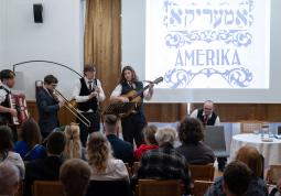 Fotogalerie SHIMMERLE KLEZMER KABARET – KAFKA: Americký proces - fotogalerie