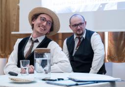 Fotogalerie SHIMMERLE KLEZMER KABARET – KAFKA: Americký proces - fotogalerie