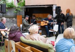 Fotogalerie Hudební jam v knihovně - květen 2025 - galerie