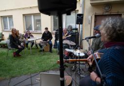 Fotogalerie Hudební jam v knihovně - květen 2025 - galerie