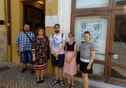 2018 – SVK v Kladně ve Fermu, před knihovnou Biblioteca Civica – Romolo Spezioli ve Fermu