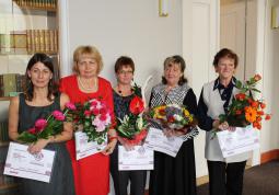 Zleva paní Melanie Moravcová, Mgr. Alena Sahánková, Věra Bílá, Mgr. Jana Kouřimská a Marie Krausová.