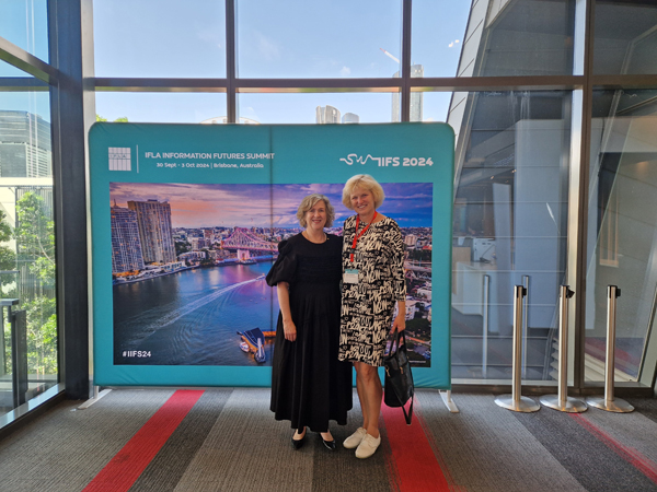 Lenka Prucková s prezidentkou IFLA paní Vicky McDonaldsovou v Brisbane